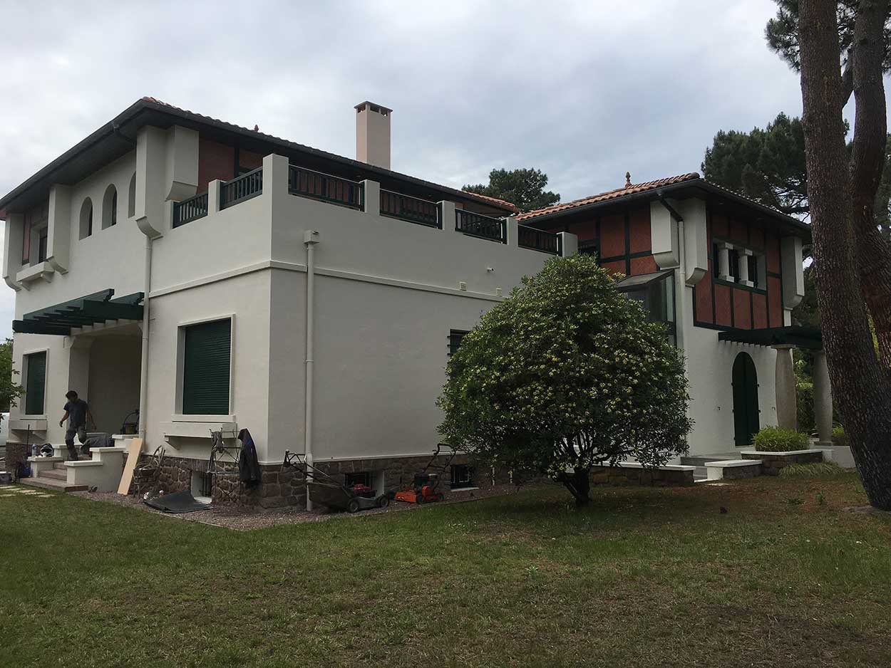 Peintre Capbreton, Peintre Hossegor, Peinture Capbreton, Peinture Hossegor, Ravalement de façade Capbreton, Ravalement de façade Hossegor, Rénovation intérieure Capbreton, Rénovation intérieure Hossegor, Travaux de peinture Capbreton, Travaux de peinture Hossegor